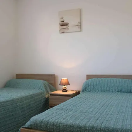 Jonzac, 3 Pièces, 4 Personnes - Fr-1-246d-19 *
