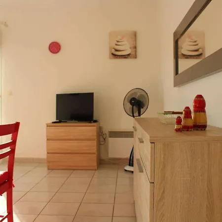 Jonzac, 3 Pièces, 4 Personnes - Fr-1-246d-19 Appartement